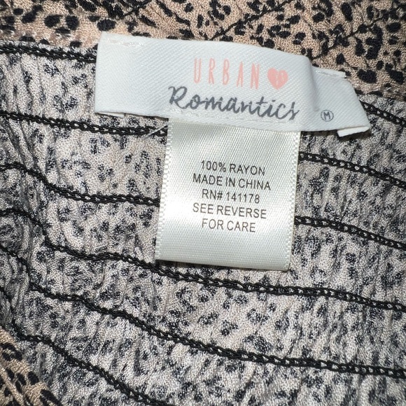 Urban Romantics Leopard Print Short Sleeve Blouse Size Medium - Picture 8 of 11
